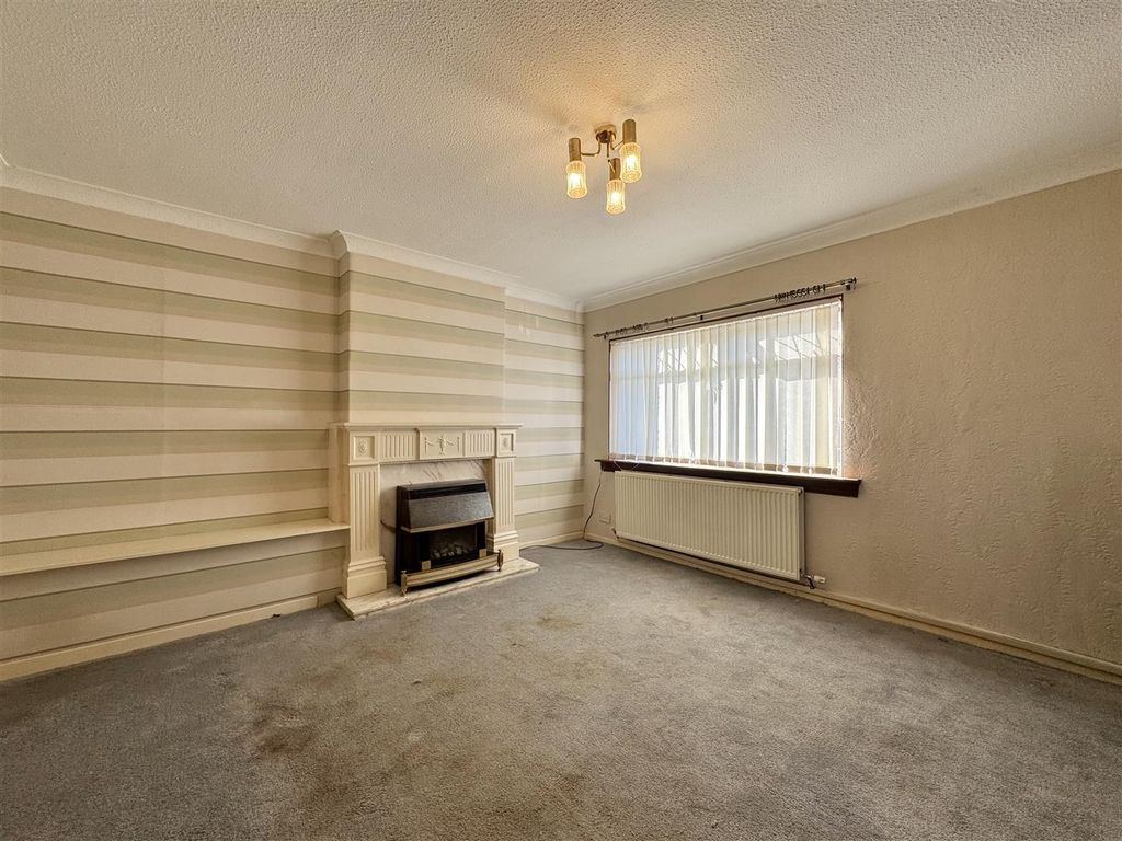 Property photo 2 of 12 Lounge