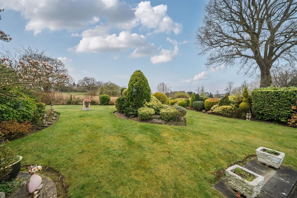 Property photo 3 of 18 Garden: