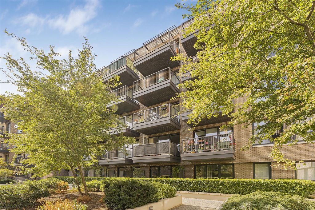 Property photo 1 of 20 Harbourside Court