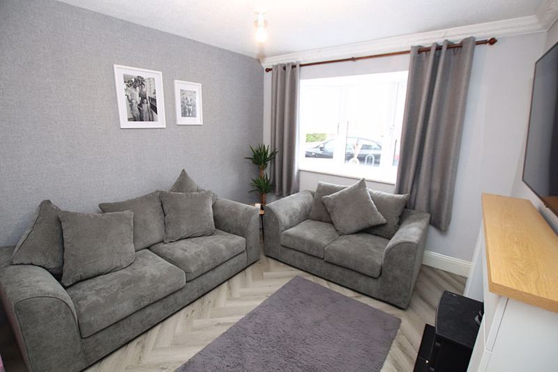 Property photo 3 of 12 Lounge