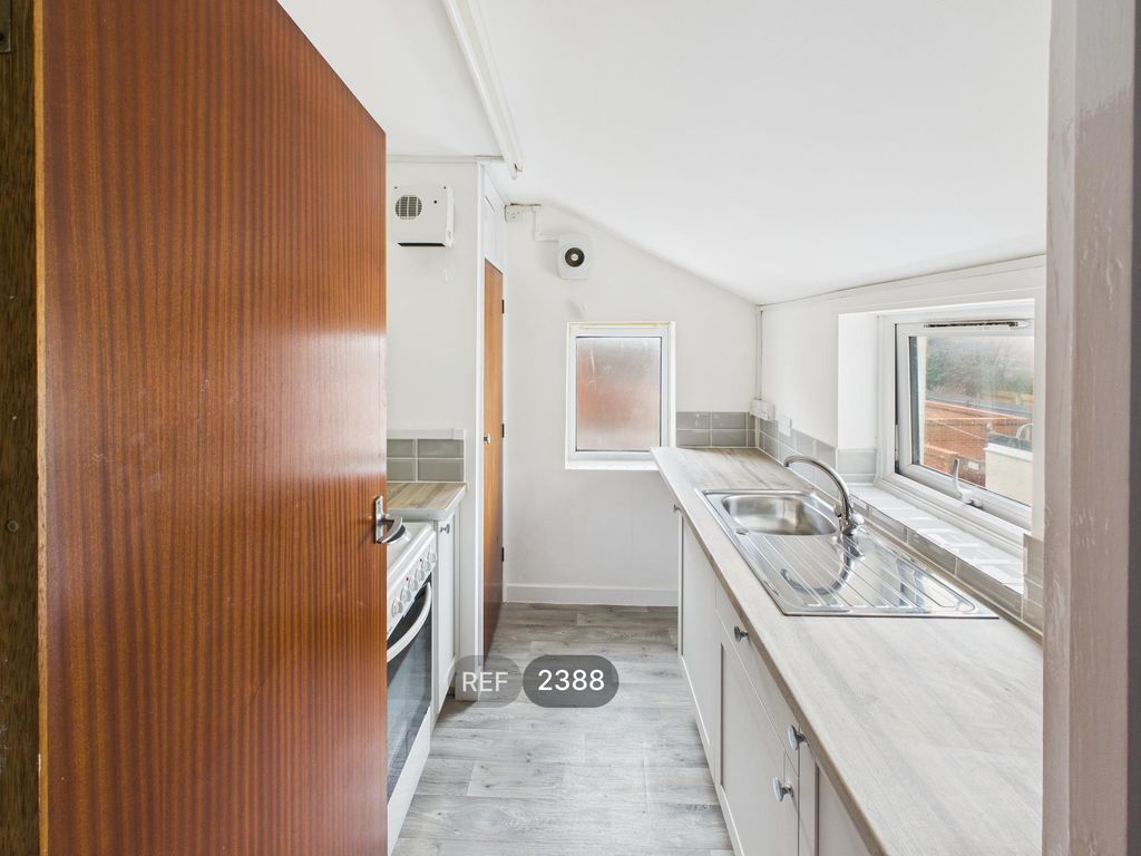 Property photo 3 of 12 Kitchen