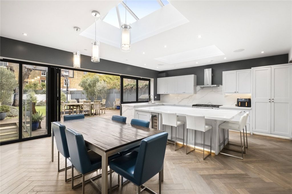 Property photo 2 of 26 Picture No. 25