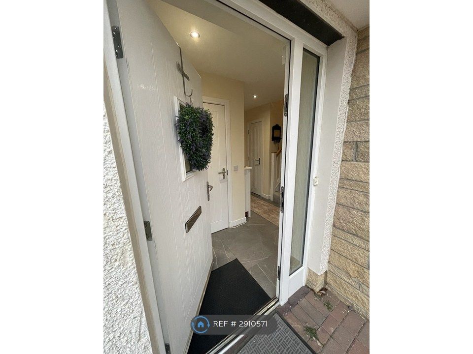 Property photo 3 of 35