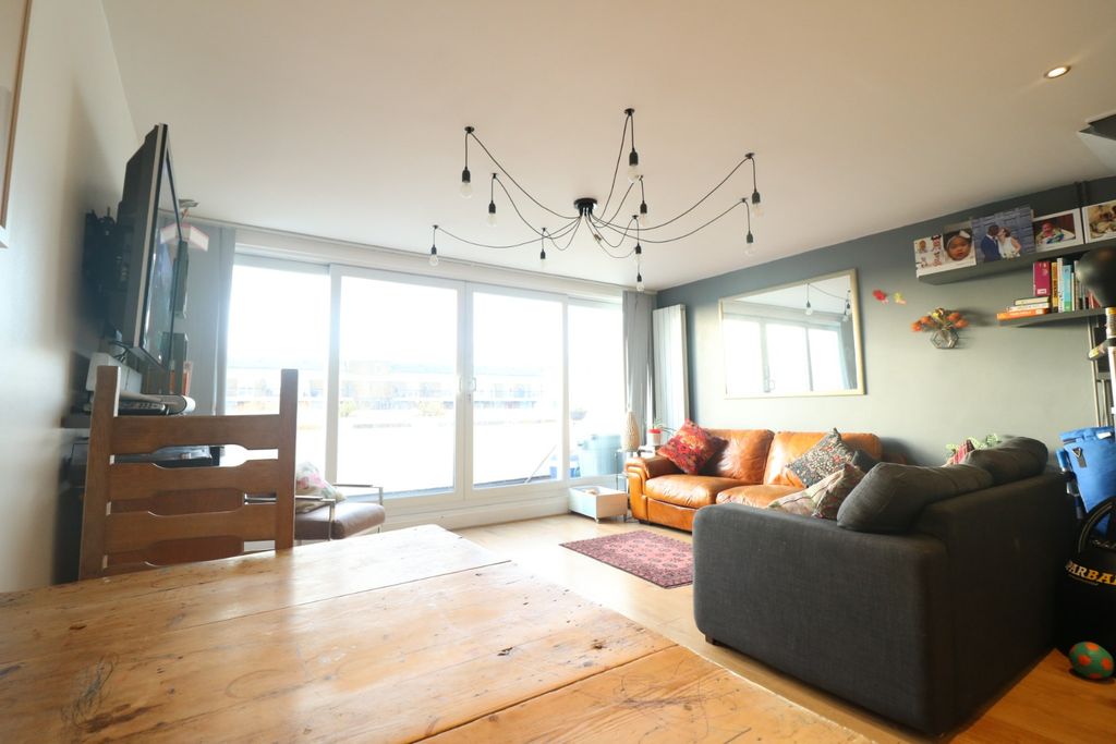 Property photo 2 of 8 1495072