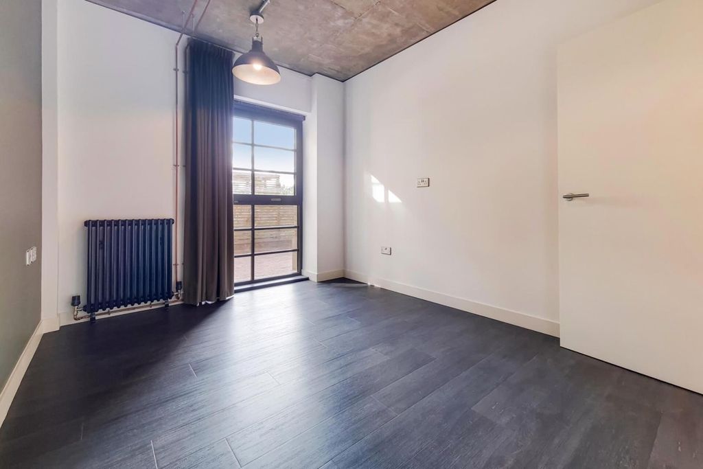 Property photo 3 of 15 555.Jpg