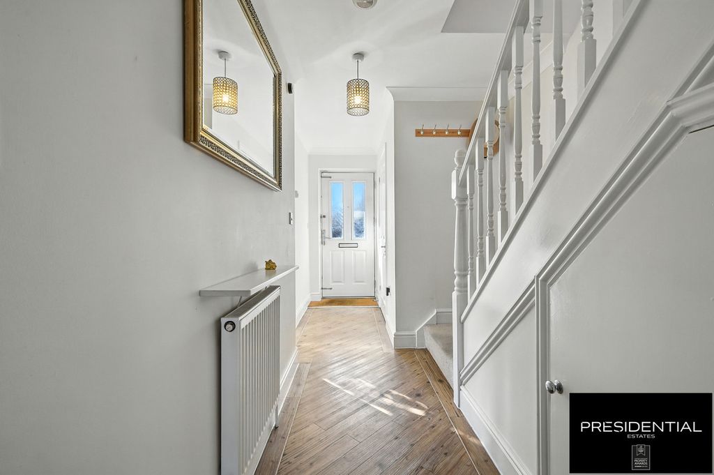 Property photo 2 of 27