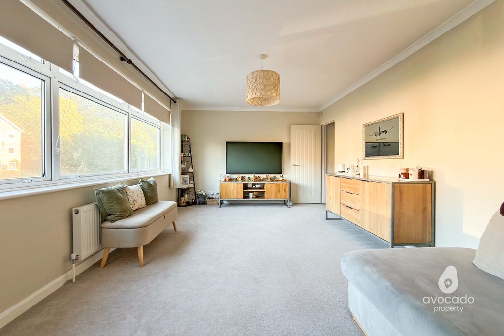 Property photo 2 of 15 6112331