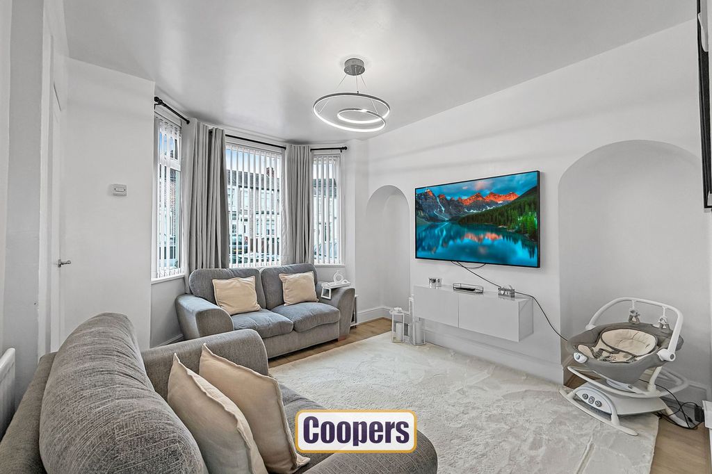 Property photo 2 of 9 Lounge