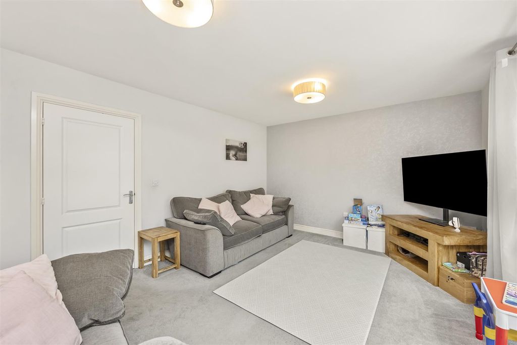 Property photo 3 of 20 Bloomery Way, 3-011.Jpg
