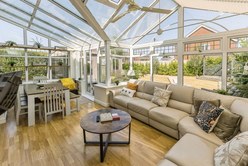 Property photo 3 of 22 Conservatory