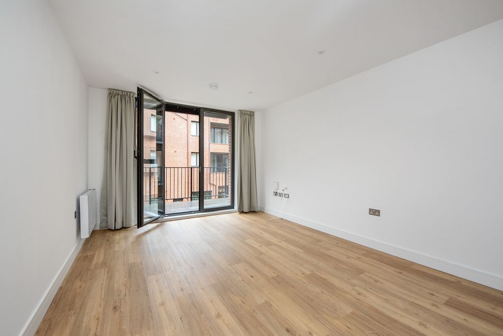 Property photo 1 of 8 Lounge