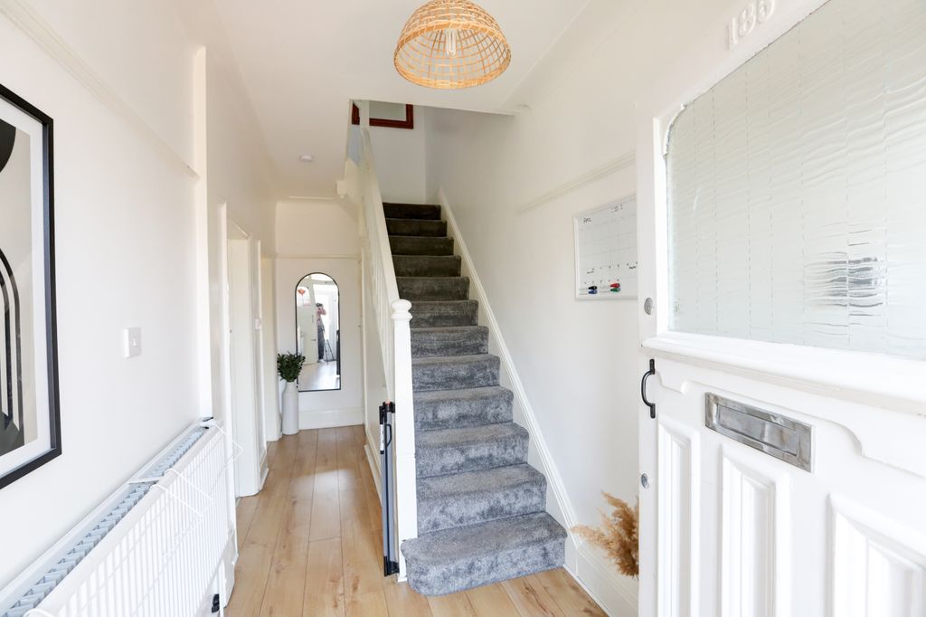 Property photo 2 of 19 Entrance Hallway