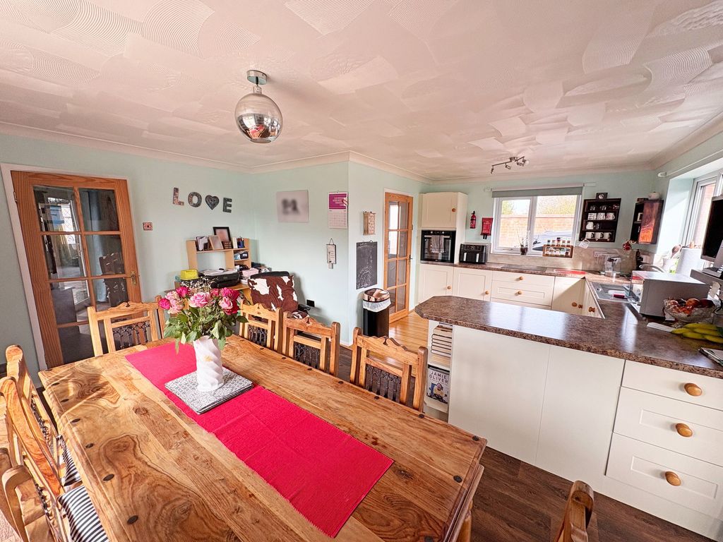 Property photo 2 of 22