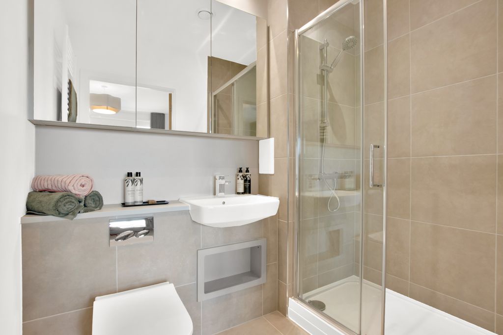 Property photo 3 of 7 En Suite
