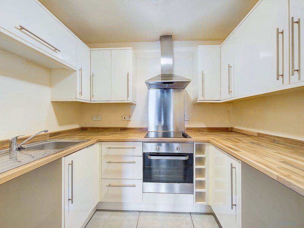 Property photo 3 of 8 Cam01543G0-Pr0027-Still007