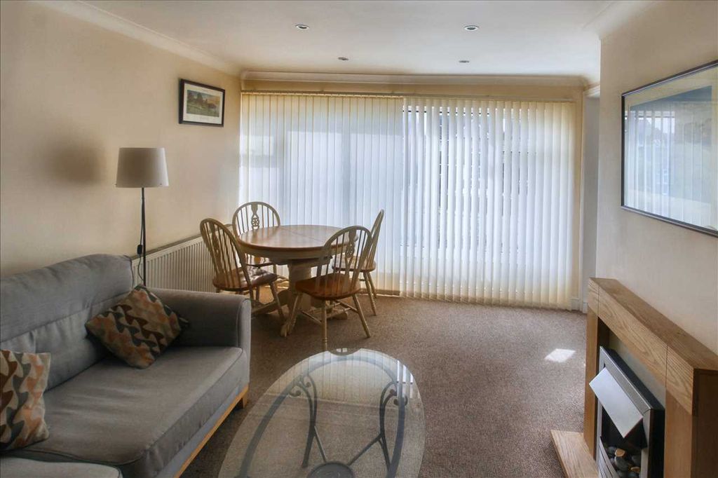 Property photo 3 of 18 Lounge/Diner