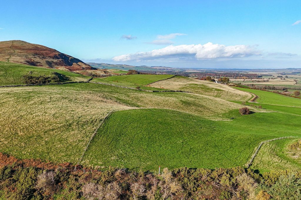 Property photo 3 of 25