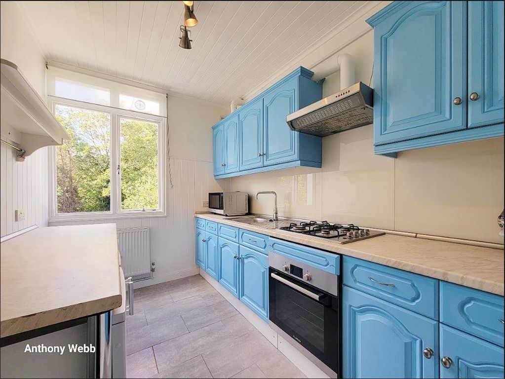 Property photo 2 of 12 Kitchen