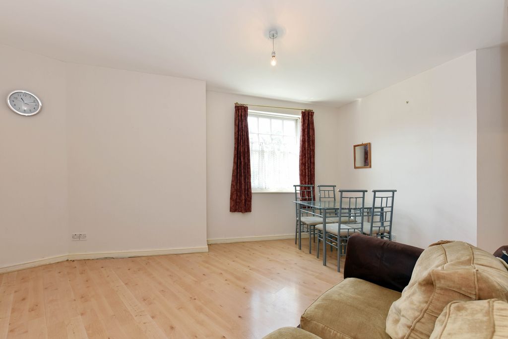 Property photo 1 of 8 3 Pickering Close (8)