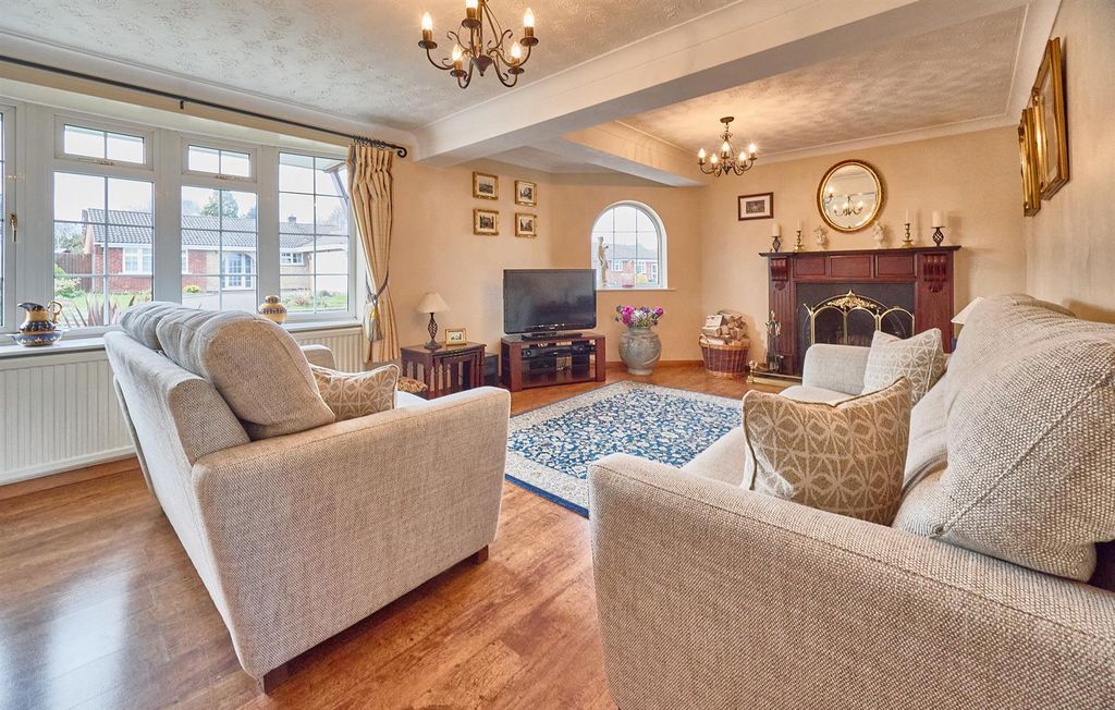 Property photo 3 of 16 Lounge To Front