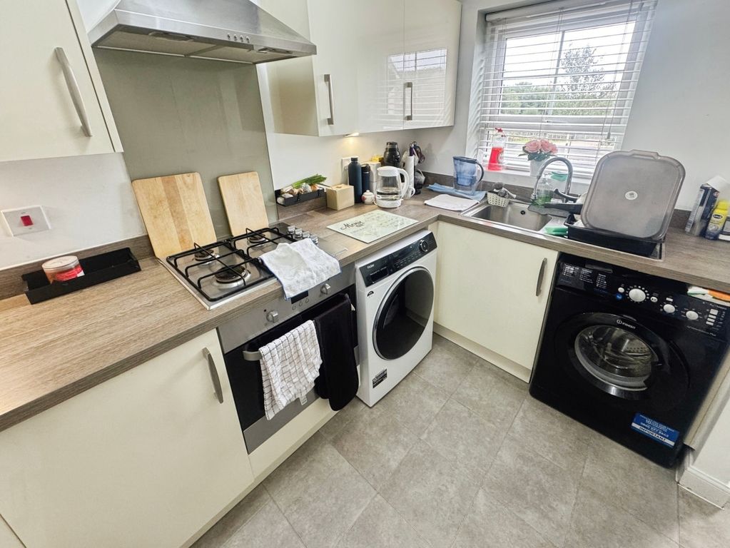 Property photo 2 of 11 Kitchen