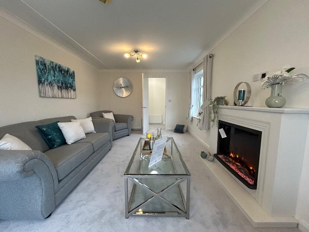 Property photo 1 of 12 Lounge