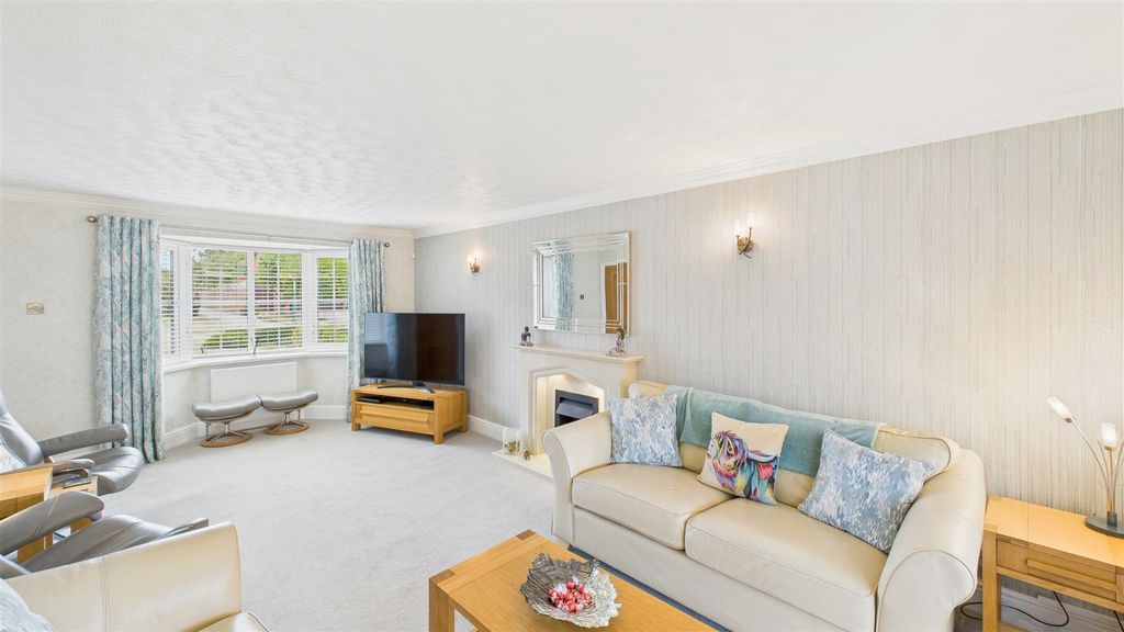 Property photo 2 of 44 Living Room