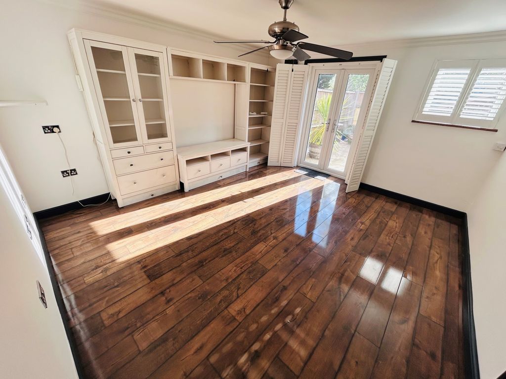 Property photo 1 of 5