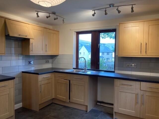 Property photo 3 of 18 Kitchen