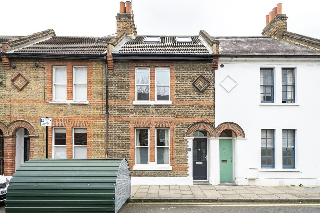 Property photo 1 of 13 Stevens Avenue, E9