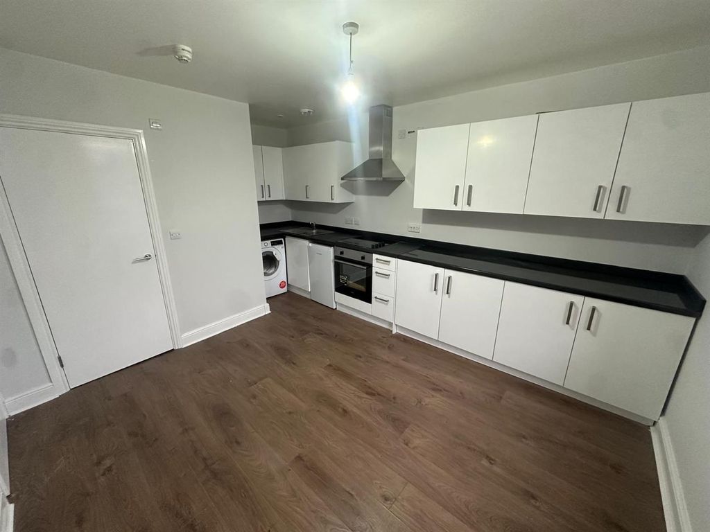 Property photo 2 of 4 Flat 6 Studio.Jpg