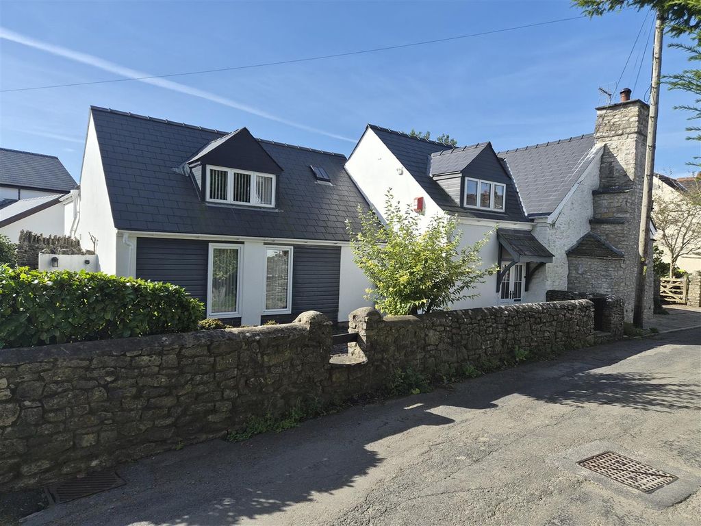 Property photo 1 of 32