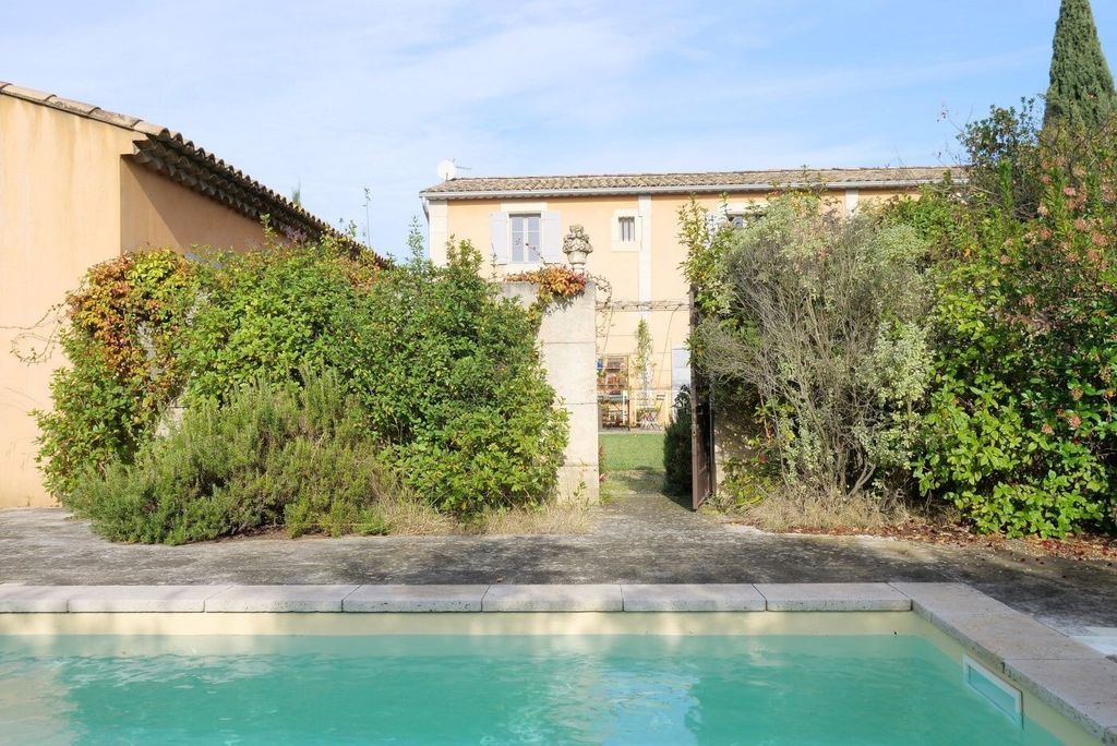 Property photo 1 of 10 Property With Pool And Outbuildings In Eygalières
