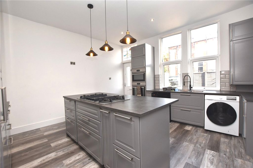 Property photo 3 of 19 Picture No. 17