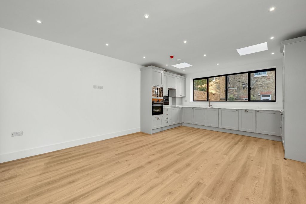 Property photo 2 of 17 Kitchen/Reception Rm