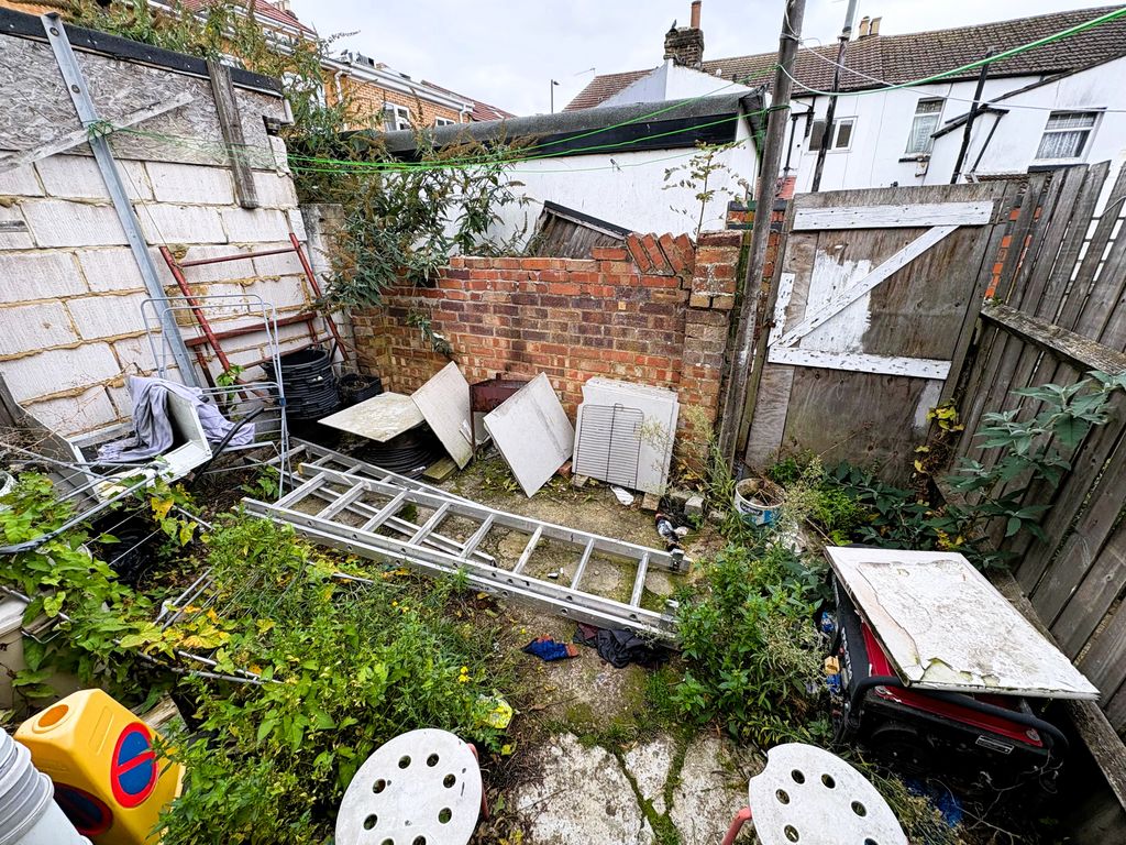 Property photo 3 of 9