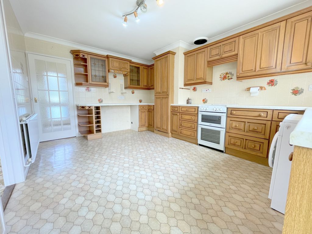 Property photo 2 of 23 Church Road