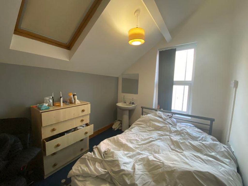 Property photo 1 of 7 A Cozy Double Bedroom With Good Natural Light And ...