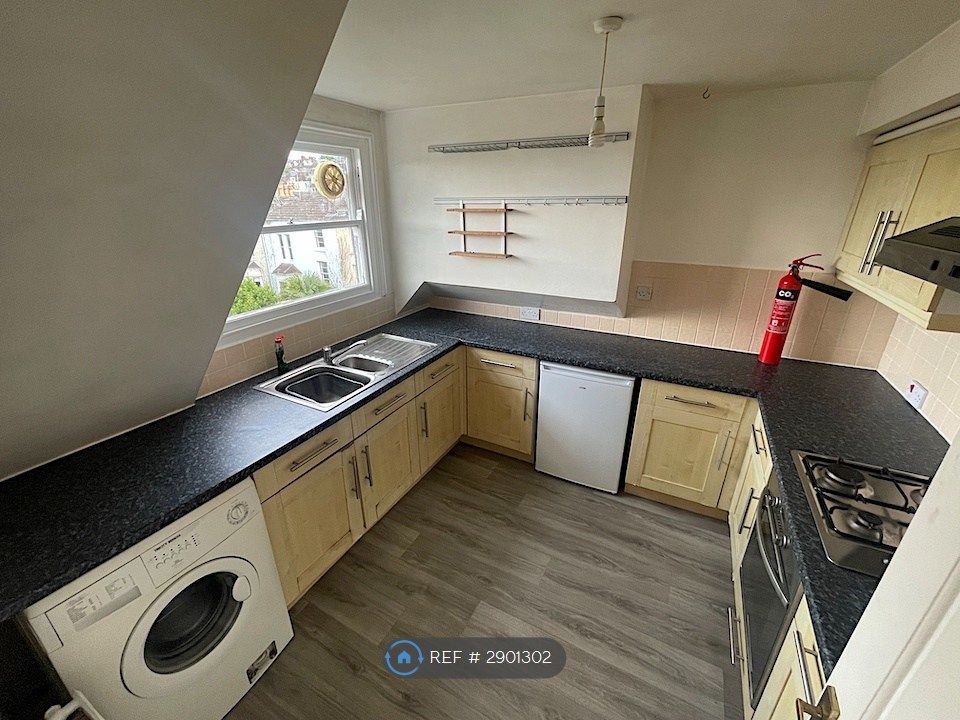 Property photo 2 of 20 Kitchen