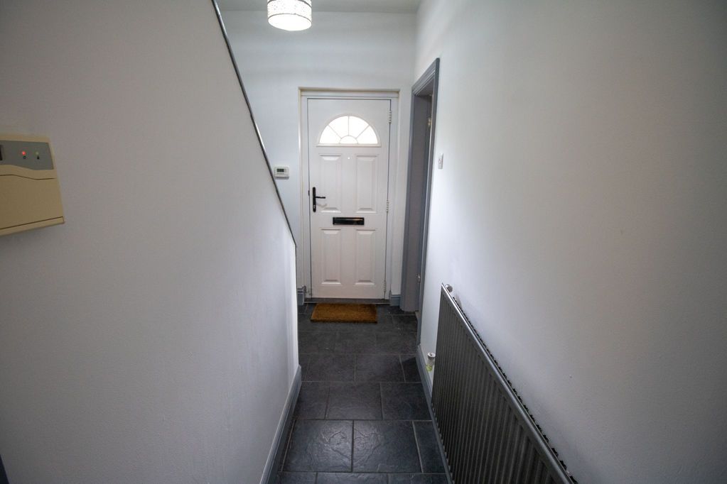 Property photo 3 of 19 Entrance Hallway