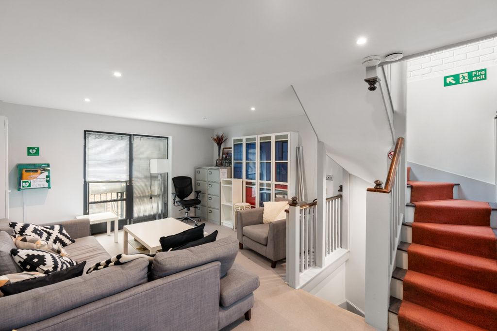 Property photo 2 of 22 3905775