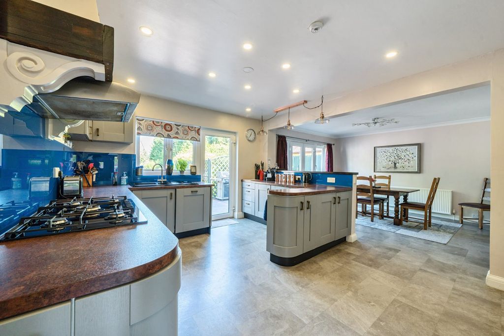 Property photo 3 of 29 Kitchen