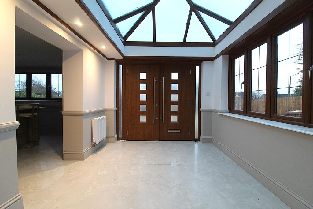 Property photo 2 of 27 Conservatory