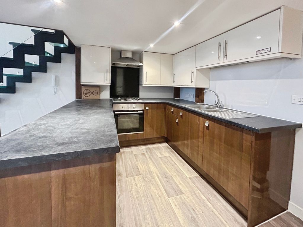 Property photo 3 of 19 26c86738-Image00015