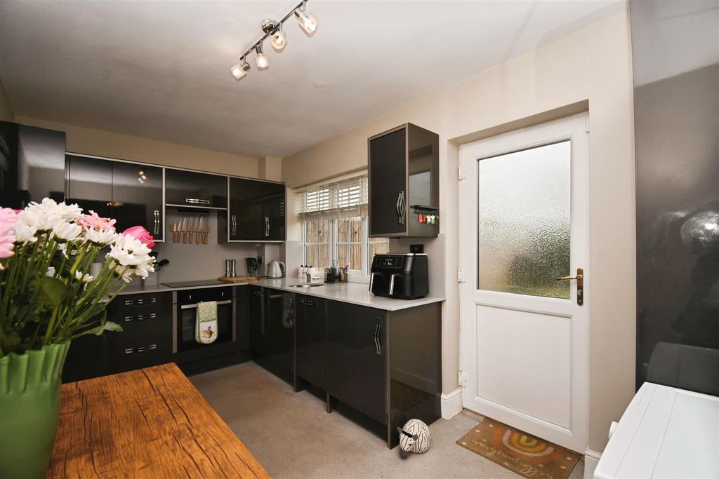 Property photo 3 of 13 Kitchen