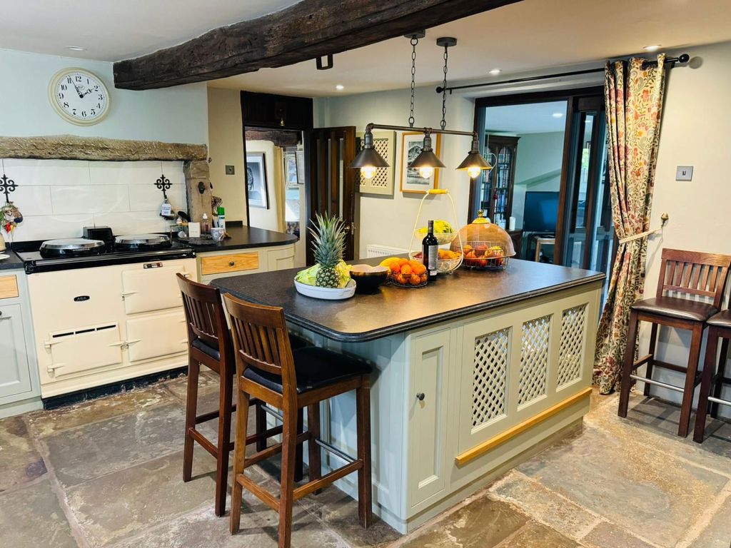 Property photo 3 of 48