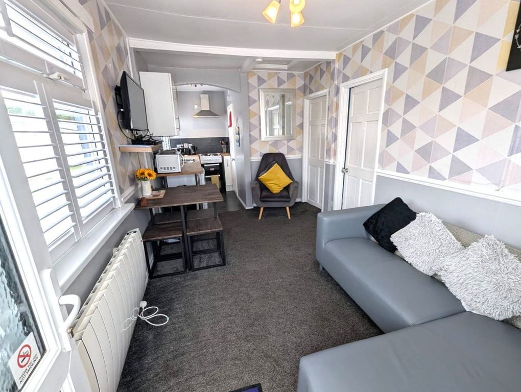 Property photo 2 of 11 Open Plan Lounge/Diner/Fitted Kitchen