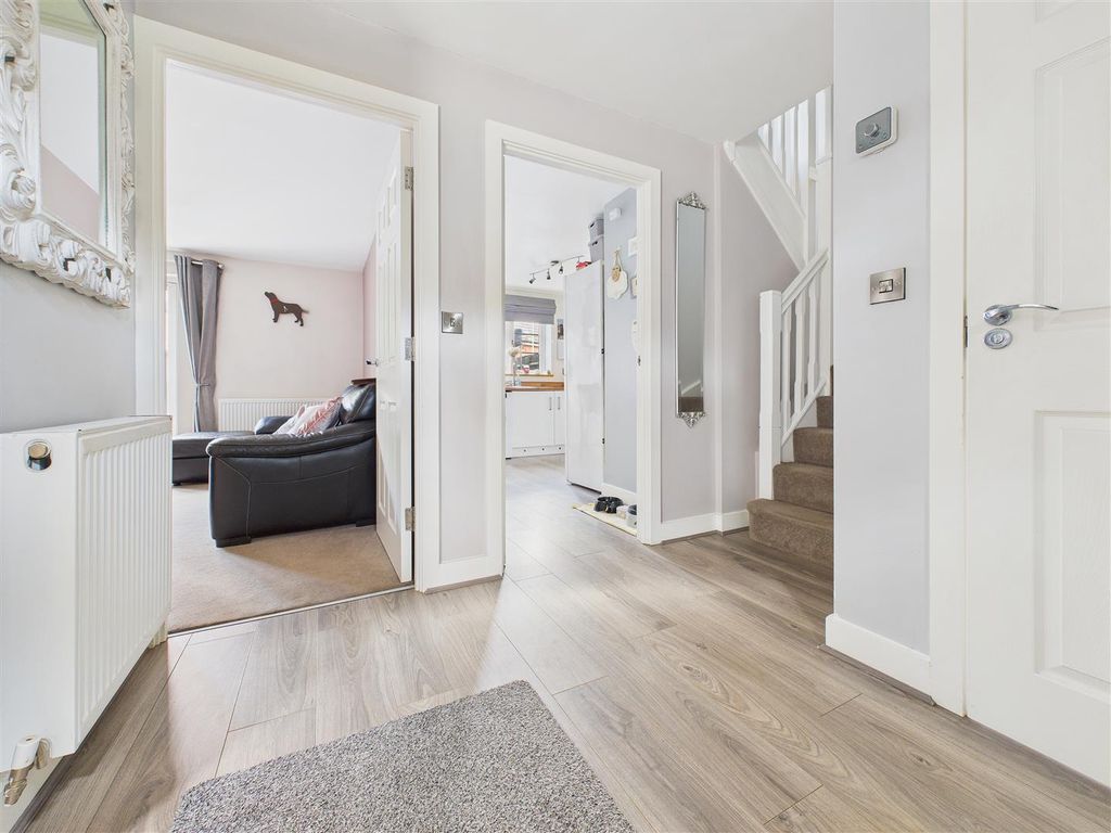 Property photo 2 of 19 Cam02453G0-Pr0124-Still017.Jpg