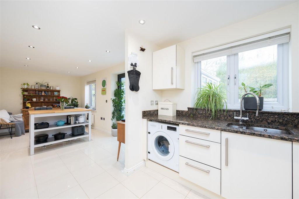 Property photo 2 of 24 Kitchen