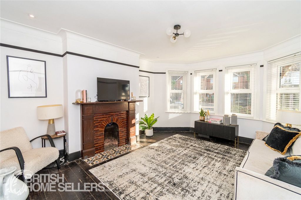 Property photo 2 of 28 Picture No. 10